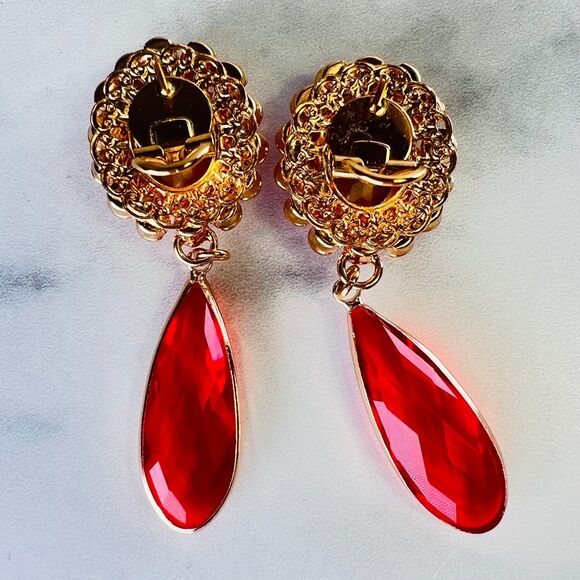 REVOLVE Anton Heunis Stud Clip Oval & Drop Earrings in Pink Red Amethyst Crystal - Picture 6 of 7